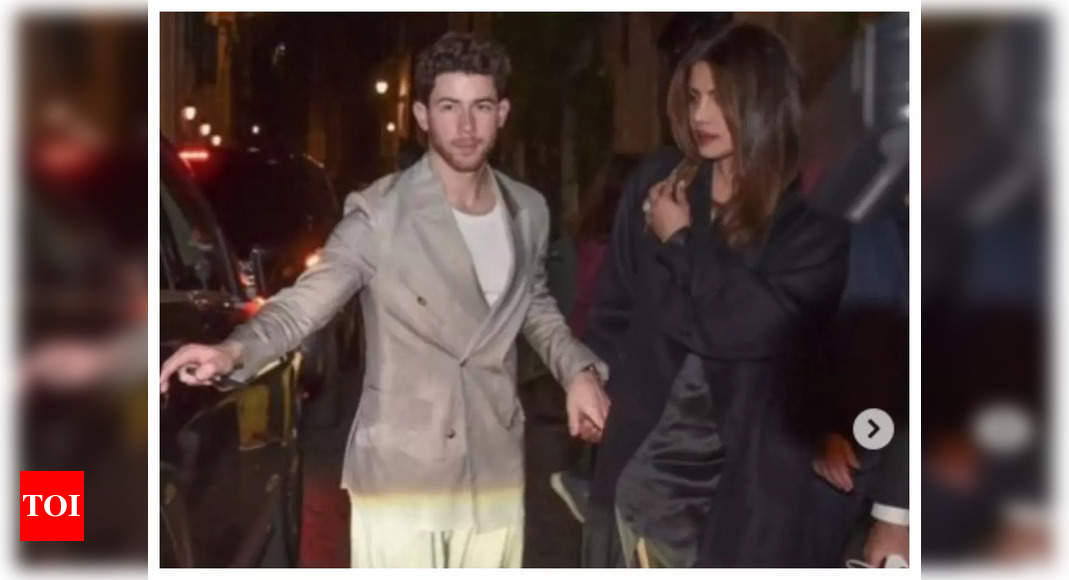 Priyanka Chopra looks bewitching in her stylish black outfit as she steps out for a romantic date with husband Nick Jonas in Rome – Times of India