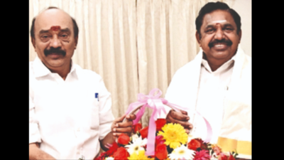 Chennai: AMMK functionary joins AIADMK