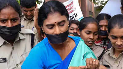 YS Sharmila detained after she 'assaults' cops in Hyderabad