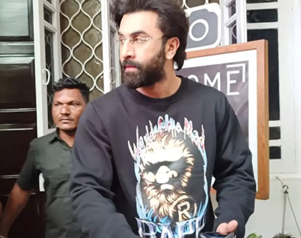 
Ranbir Kapoor’s new look: Actor looks dapper in black casuals, poses with fans
