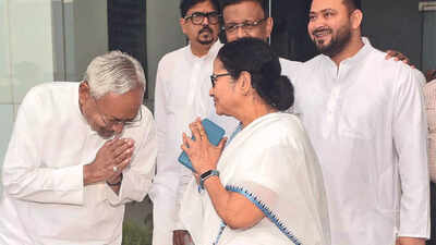 Bihar CM Nitish Kumar talks opposition unity with Bengal CM Mamata Banerjee, SP chief Akhilesh Yadav