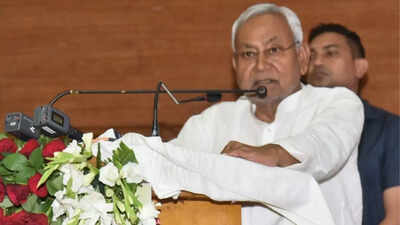 Bihar CM Nitish Kumar talks opposition unity with Bengal CM Mamata Banerjee, SP chief Akhilesh Yadav