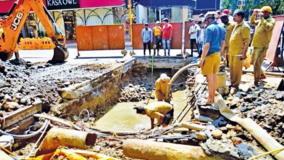 Contractor ruptures pipe, hits water supply all day in Bandra