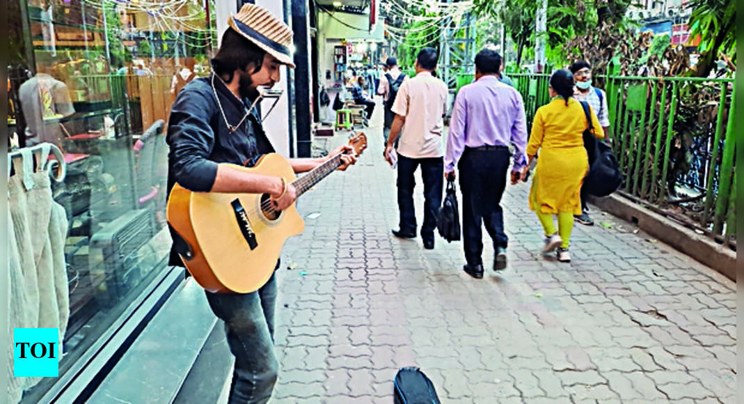 After Covid Bar Job Loss, Musician Finds Audience On Park St Pavement