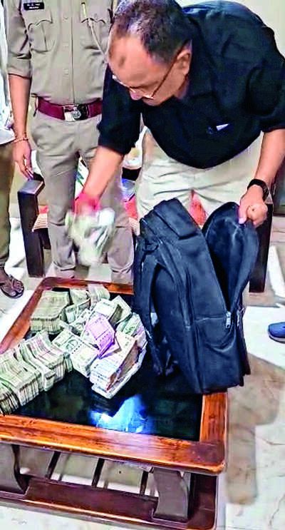 ₹1 crore extortion case: ₹38L recovered from house in city