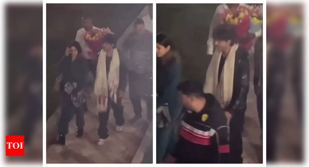 Shah Rukh Khan lands in Kashmir for ‘Dunki’ shoot; gets welcomed with flower bouquets and a shawl – WATCH video – Times of India