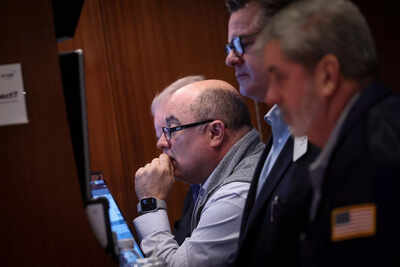 US stocks: Wall Street sinks as weak earnings fan fears of economic slowdown