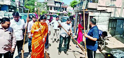JMC-G mayor wields broom as sanitation staff go on stir