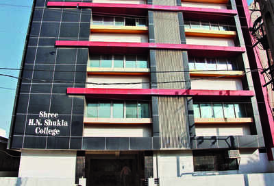 Parekh: Paper Leak: College Files Defamation Against Su | Rajkot News