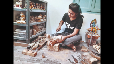 ‘Women form 60% of work force in GI-tagged handicrafts in east UP’