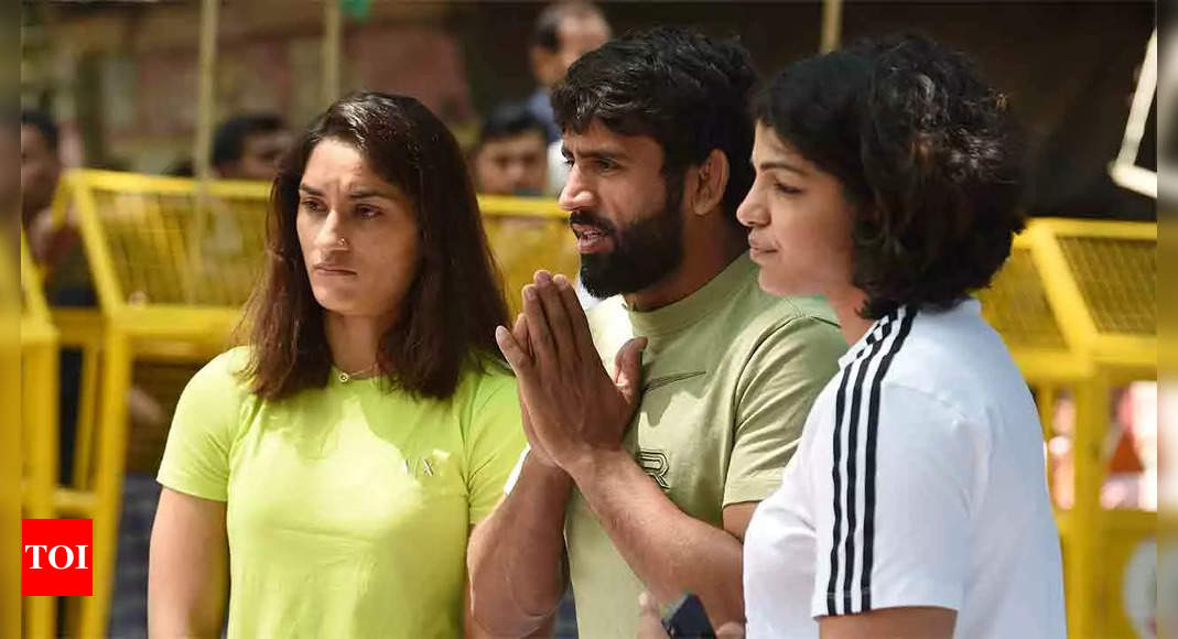 Wrestlers allege death threats, monetary bait to backtrack against Brij Bhushan | More sports News – Times of India
