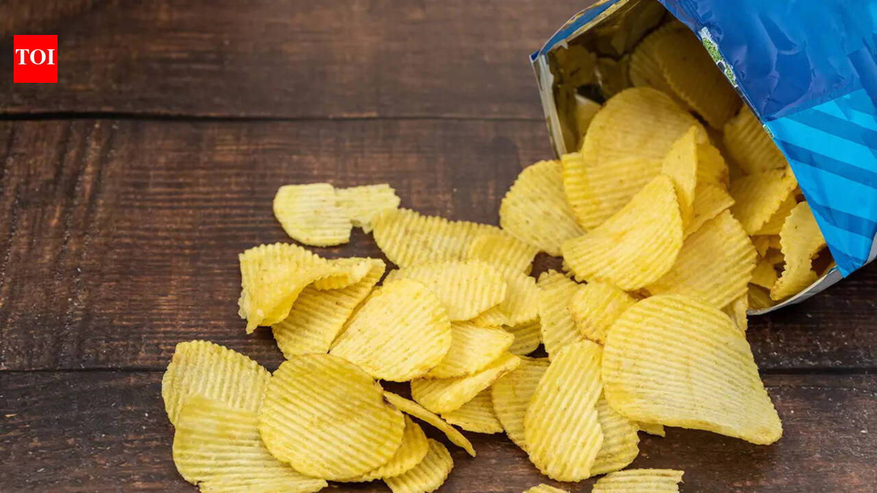 The surprising reason why the potato chips in packets are always white