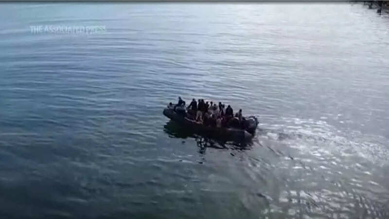 Migrants killed as boat sinks off Libya coast
