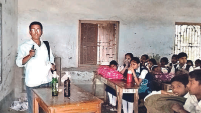 Gunman holds kids hostage in West Bengal's Malda school, tackled and disarmed by cop