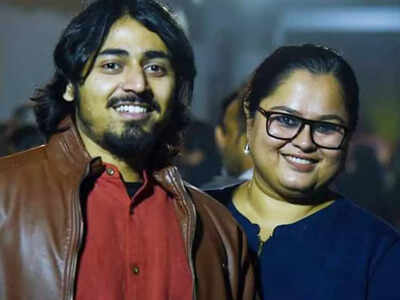 Sohini Sengupta and Saptarshi Maulik become victims of road rage, escape a  major accident - Times of India