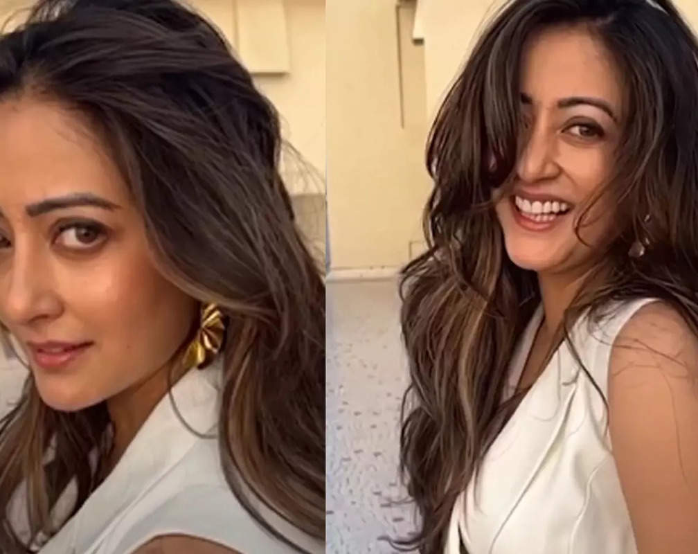 
Riya Sen posts a happy video of 'Pretty girl' Raima Sen on her Instagram handle, fans go crazy
