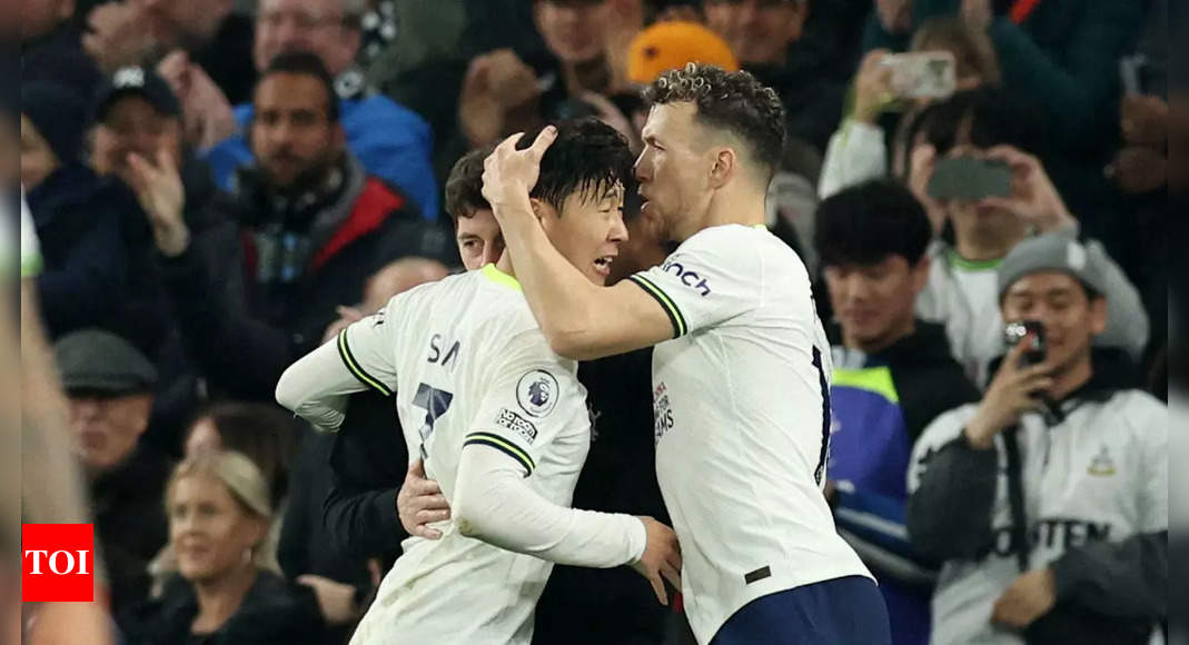 Tottenham Hotspur fight back to hold Manchester United, Newcastle thrash Everton | Football News – Times of India