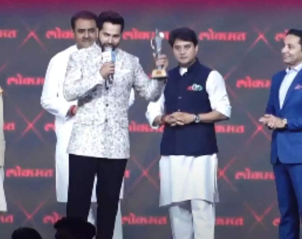 
Varun Dhawan bags Maharashtrian of the Year Award
