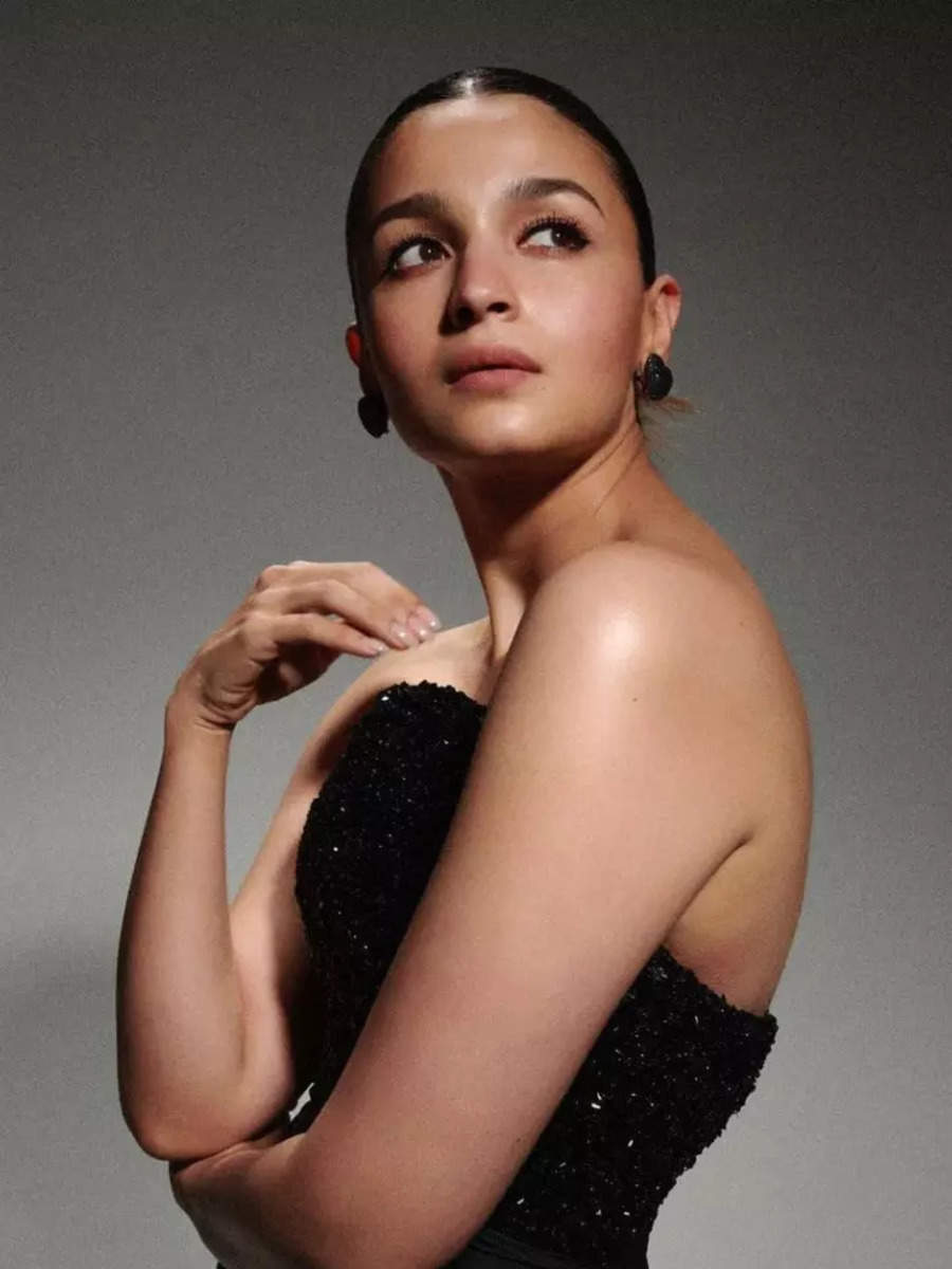 Alia Bhatt's Black Mermaid Gown Is Giving Hollywood Vibes, Killer Pics ...