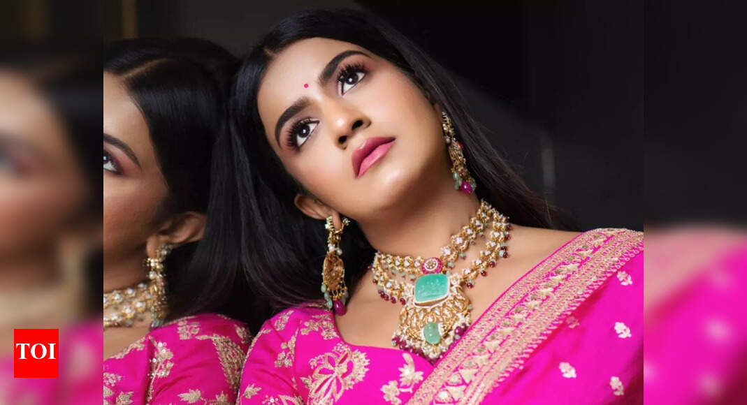 Namratha Gowda looks beyond beautiful in a magenta-pink saree; see pic ...