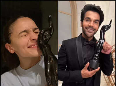 Celebs pose with their Filmfare trophy