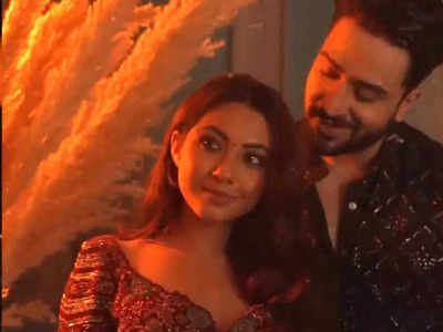 Aly Goni, Reem Sameer Shaikh are romancing away in latest track 'Meherbaan'