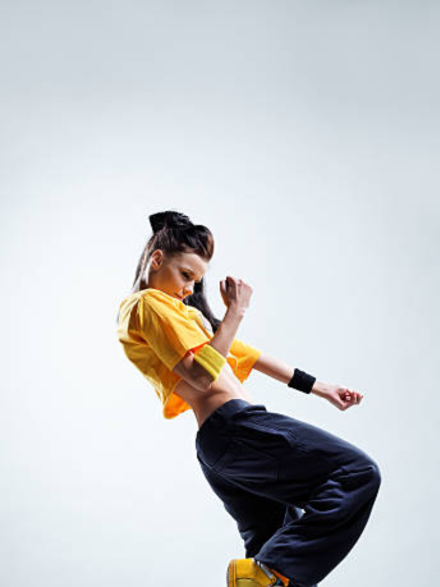 woman pose on indian classical dance | Photoskart