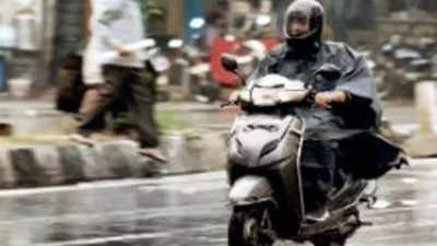 Heavy rain lashes Hyderabad, several areas waterlogged
