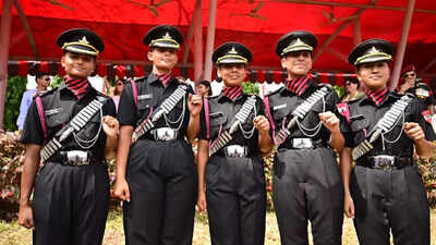 Five women get commissioned into combat role in Army artillery regiment