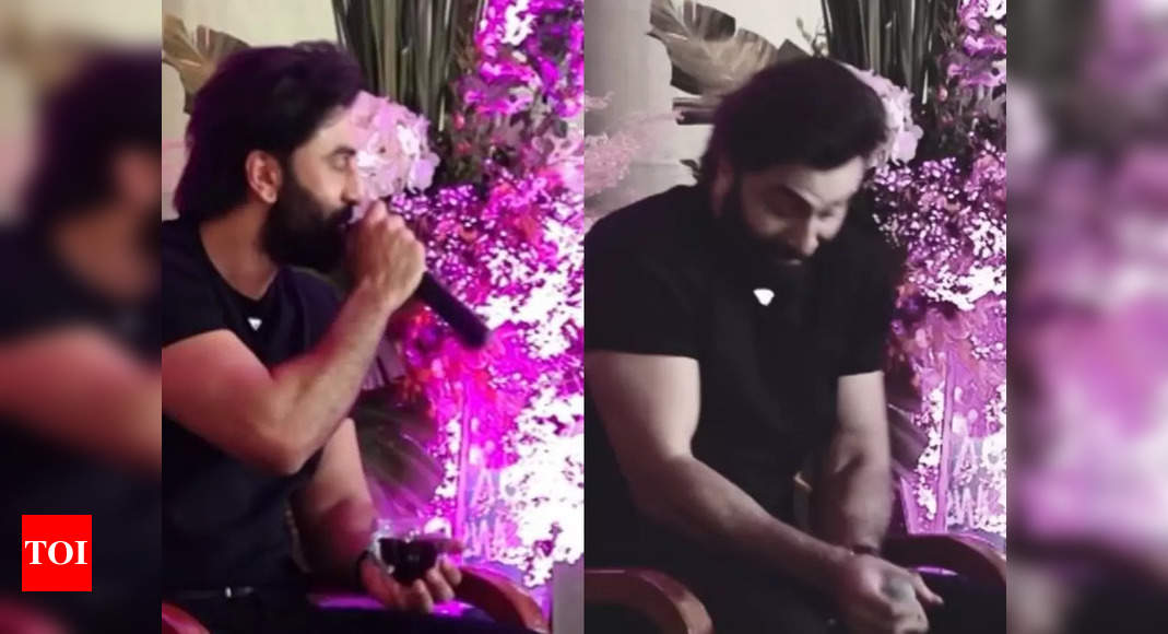 Ranbir Kapoor spills hot coffee on himself at an event, fans get ...