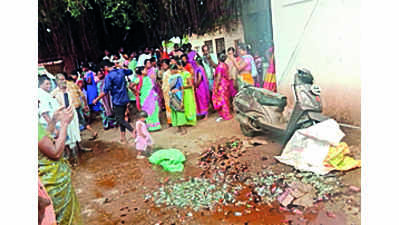 Villagers ransack illegal liquor shop in Dharmapuri district