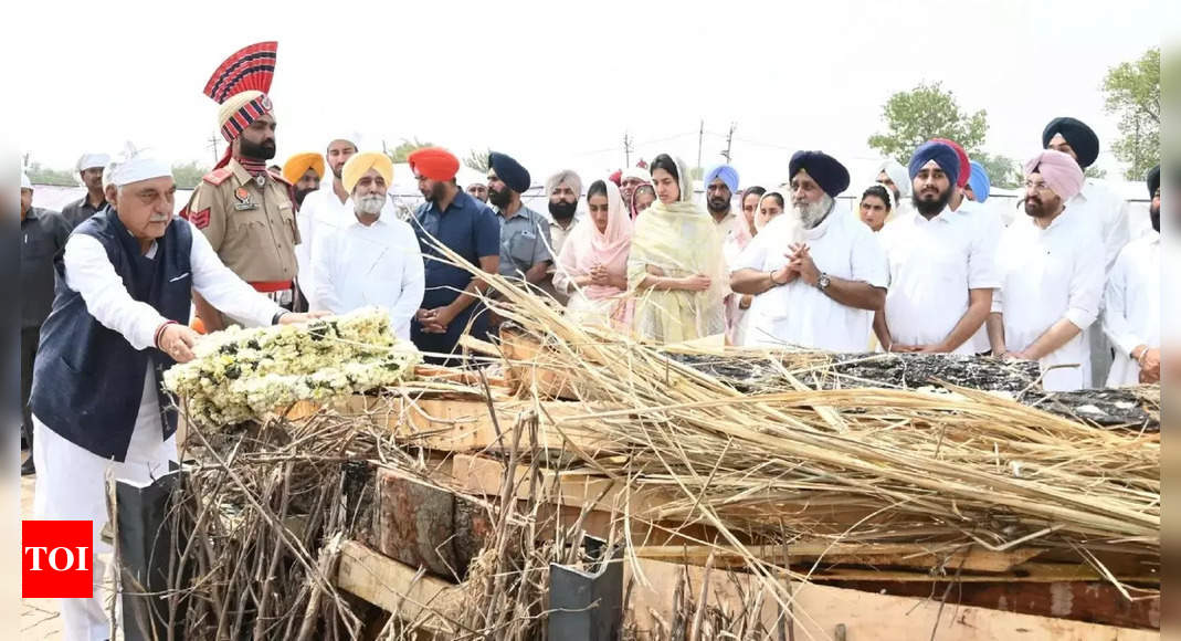 Sad:  BJP, Congress leaders pay tributes to SAD patriarch at Badal village | India News – Times of India