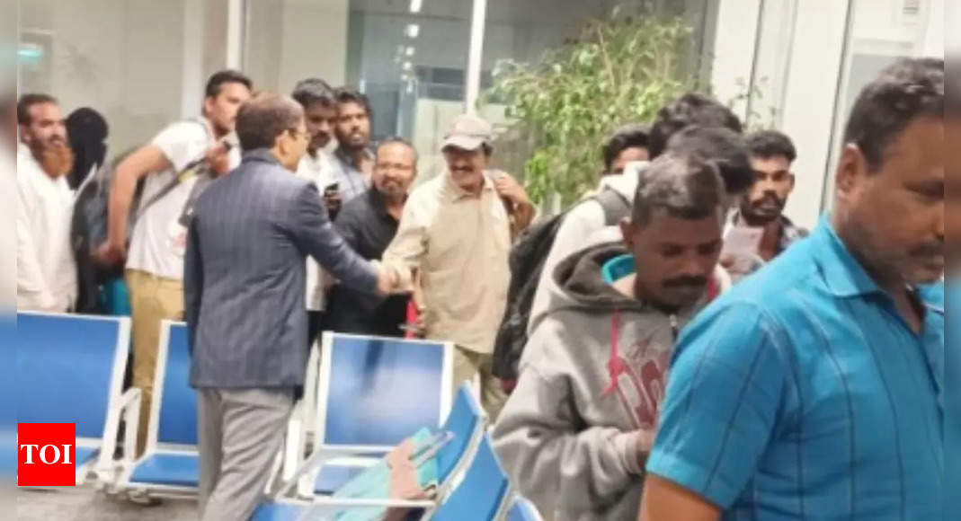 Operation Kaveri: 186 Indians take off from Jeddah in Kochi-bound flight, 3,000 leave Sudan so far | India News – Times of India