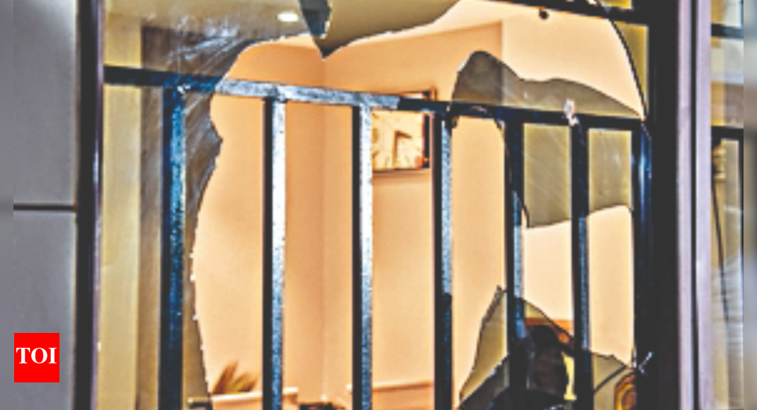 22 Held After Group Clash In Beliaghata | Kolkata News - Times of India
