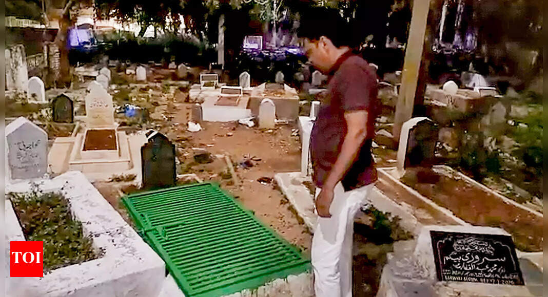 Viral photo of a grave with a lock goes viral on social media; video is