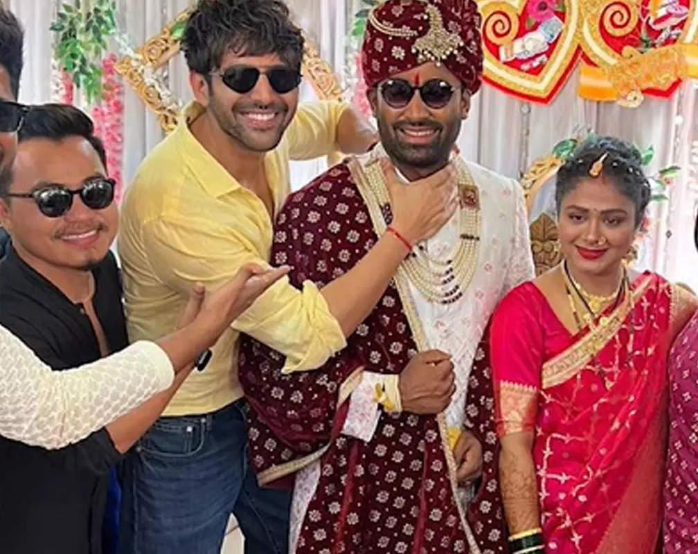 
Kartik Aaryan graces the wedding of his crew member in a simple shirt and jeans; netizens say 'Shadi thi, taiyar hokar nahi aye'
