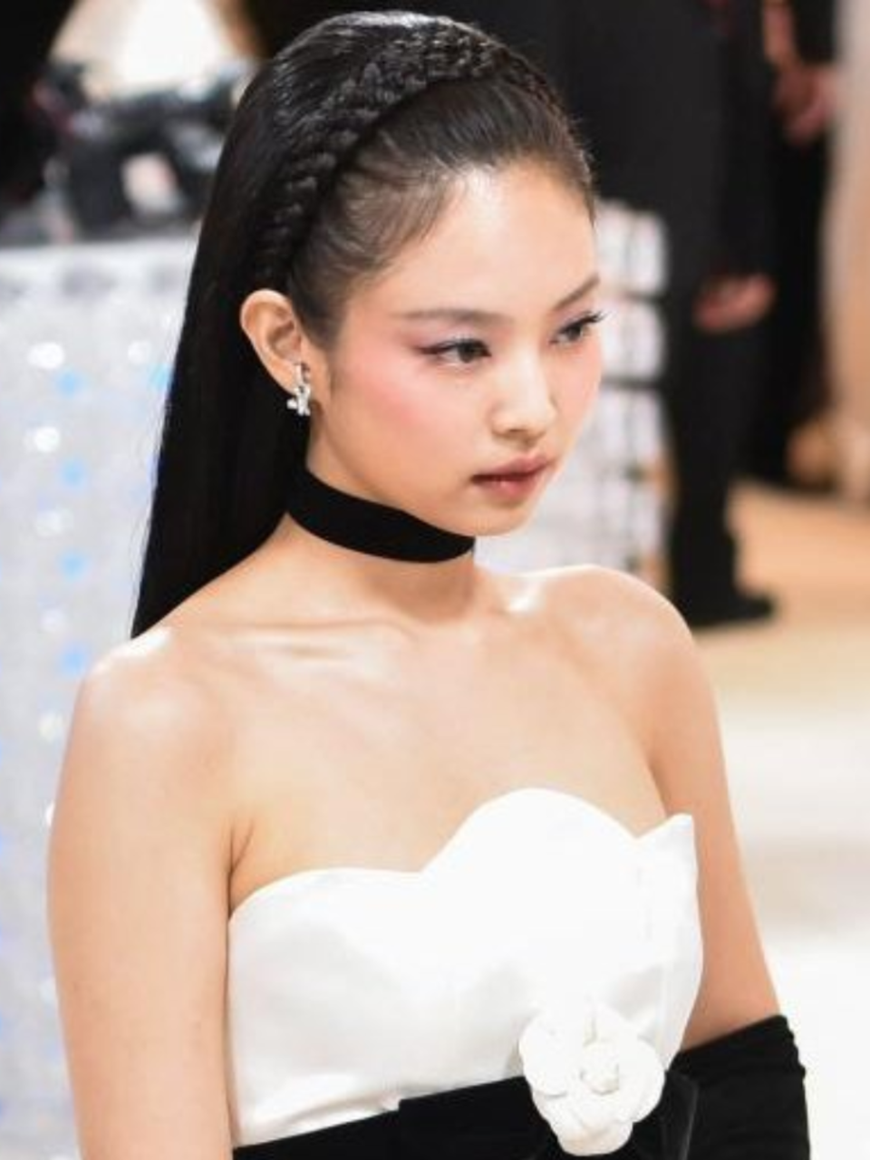 Blackpink's Jennie Transforms Into Human Chanel in a White Minidress for Her  Met Gala Debut