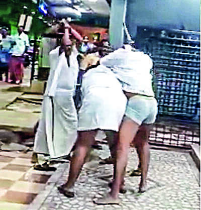 BJP, HMK men slug it out in public