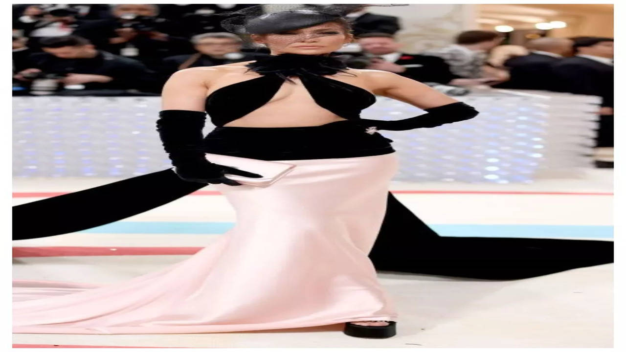 Met Gala 2023 Outfits: Met Gala 2023: Alia Bhatt's white gown with 100K  pearls, Priyanka Chopra looks edgy in thigh-slit Valentino dress, Kim  Kardashian makes an entry in Schiaparelli outfit - The