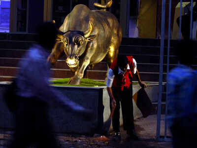 Earnings, FII buying boost Indian shares ahead of Fed rate decision