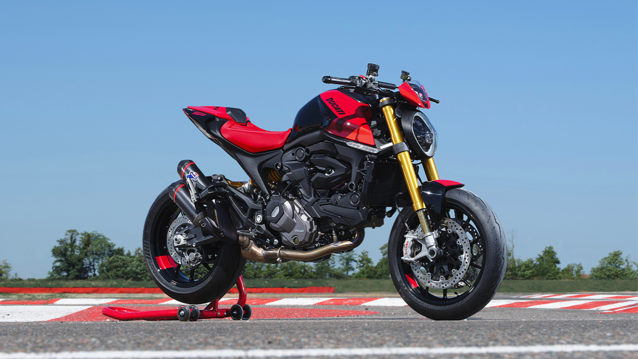 what are the differences between the ducati 695 and 696