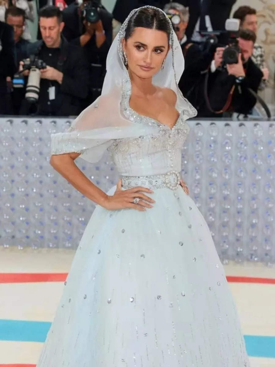 Met Gala 2023: Penélope Cruz Slips Into Vintage Chanel Wedding Gown With  Veil