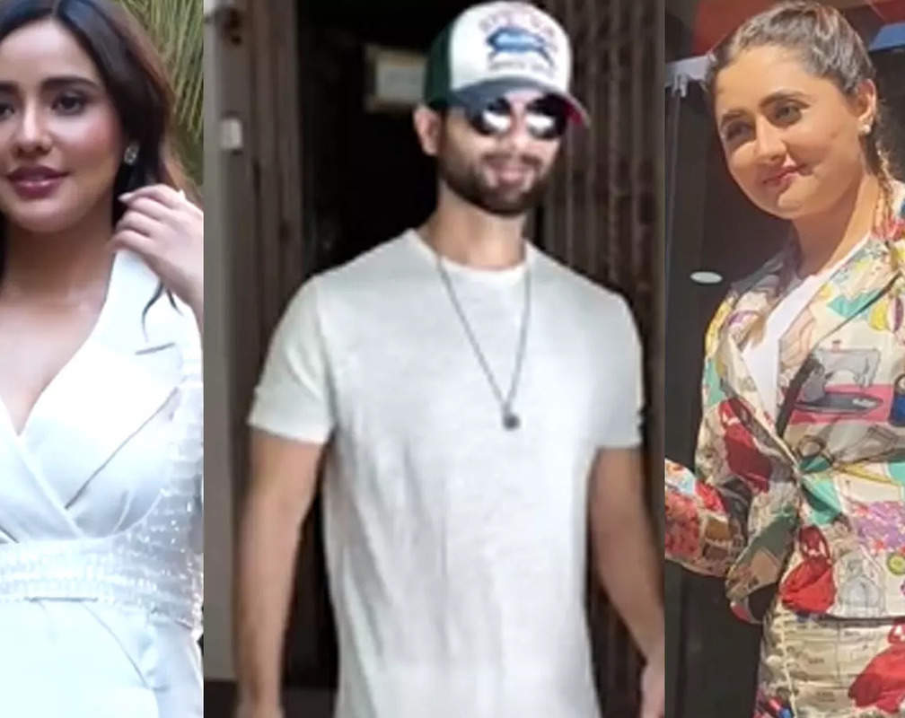 
#CelebrityEvenings: From Neha Sharma to Rashami Desai, Bollywood celebs spotted in Mumbai
