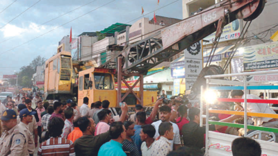 Runaway crane carnage on Indore road; three minors among 4 dead