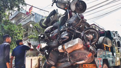 Delhi transport minister Kailash Gahlot orders halt to lifting of old vehicles