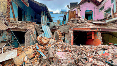 100-year-old Chennai's Pattalam building collapses