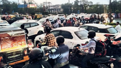 Clogged left turns a major traffic headache in Bhopal