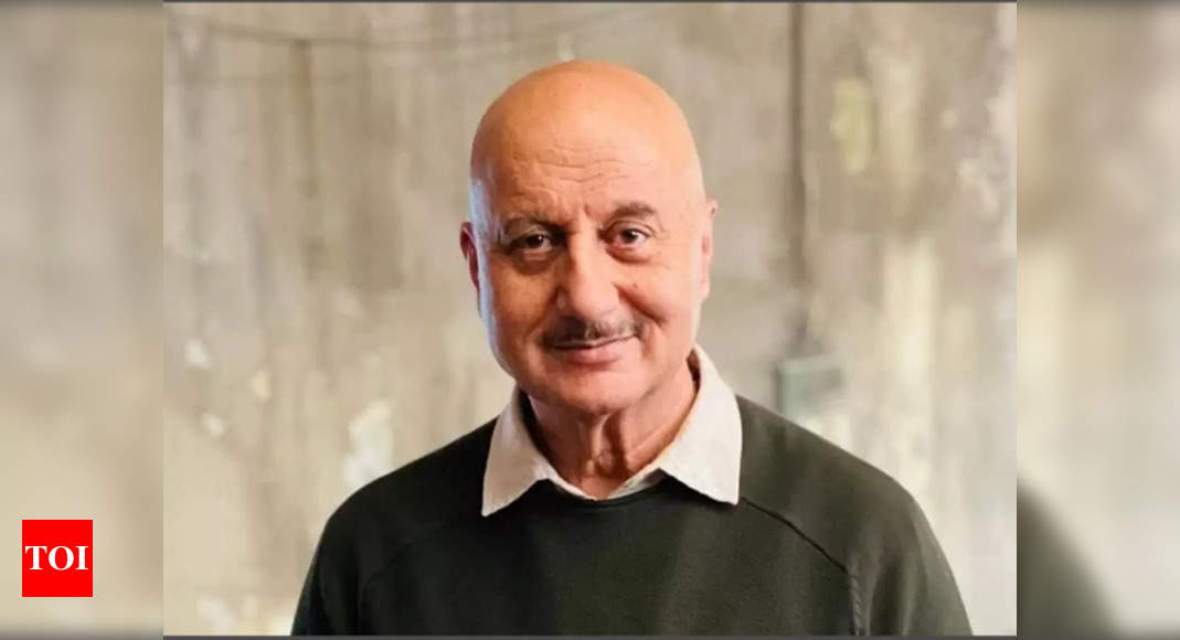 Anupam Kher says that Dev Anand, Vijay Anand supported a particular ideology but today actors get in trouble if they get vocal about their political beliefs | Hindi Movie News