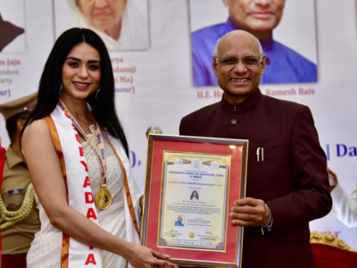 Bigg Boss 16 fame Soundarya Sharma receives ‘Stree Shakti Rashtriya Puraskar’ from the Governor of Maharashtra Ramesh Bais; says 'It truly makes me feel elevated and proud of myself'