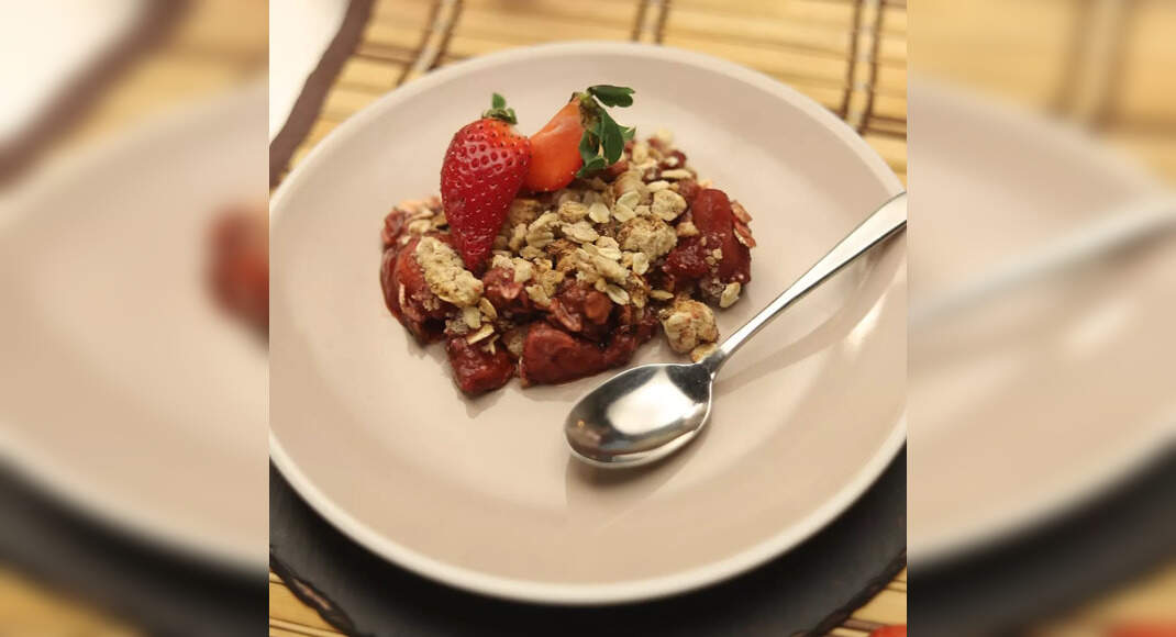 Mulled Strawberry Crumble Recipe: How to Make Mulled Strawberry Crumble Recipe | Homemade Mulled Str